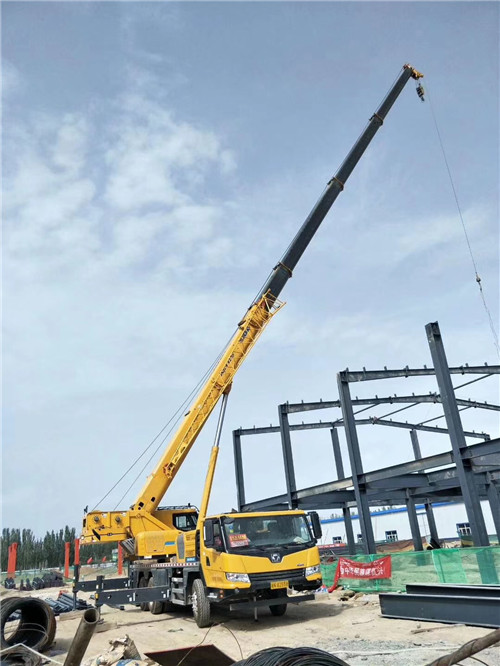 舞钢市超高层建筑钢结构吊装案例